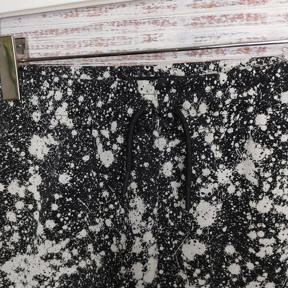 NIKE Boys Splatter Shorts Size L - Picture 2 of 10